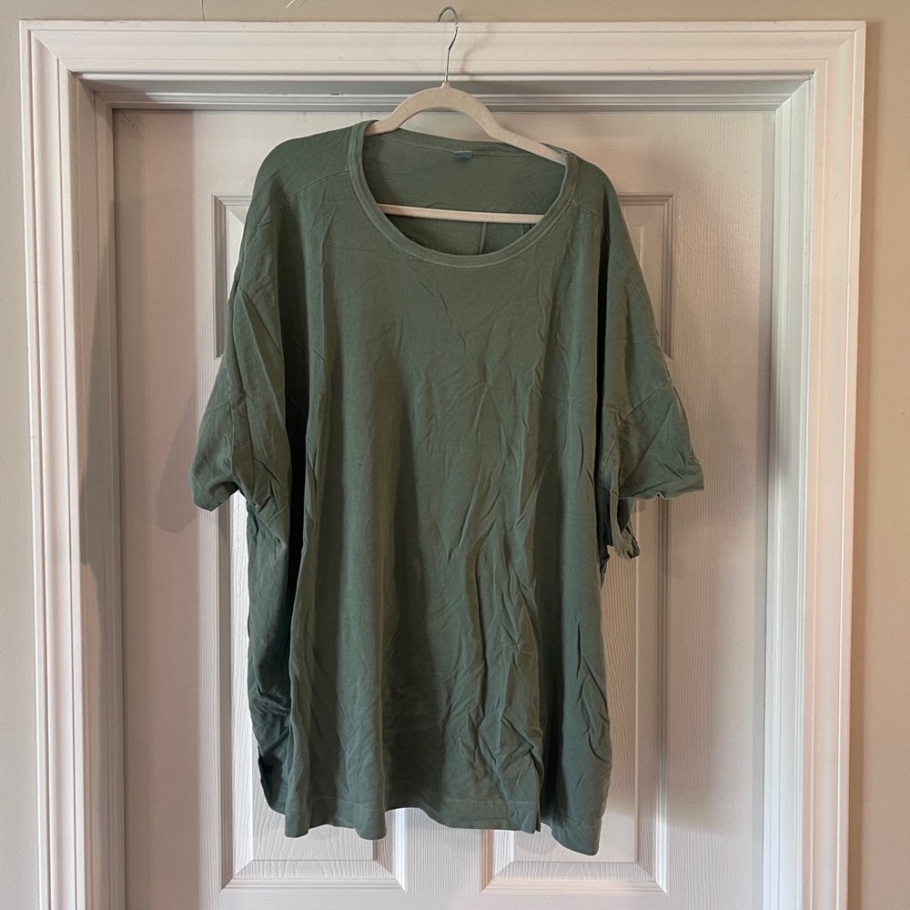 Old Navy women’s Olive Short-Sleeve Crewneck Tee